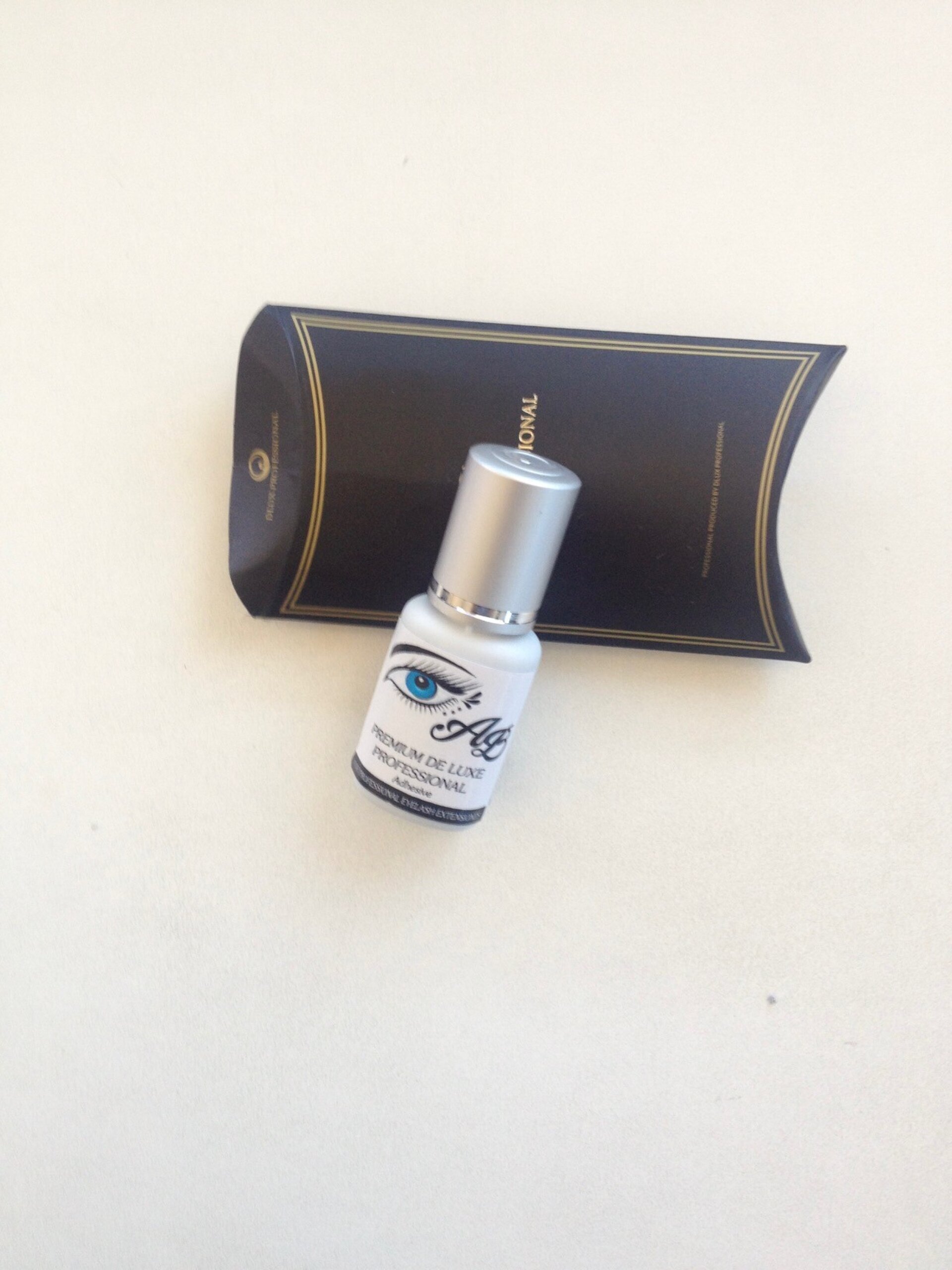 Pegamento para extensiones de pestañas y cejas. - 1